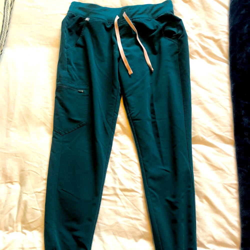 Figs Zamora jogger in Caribbean blue
